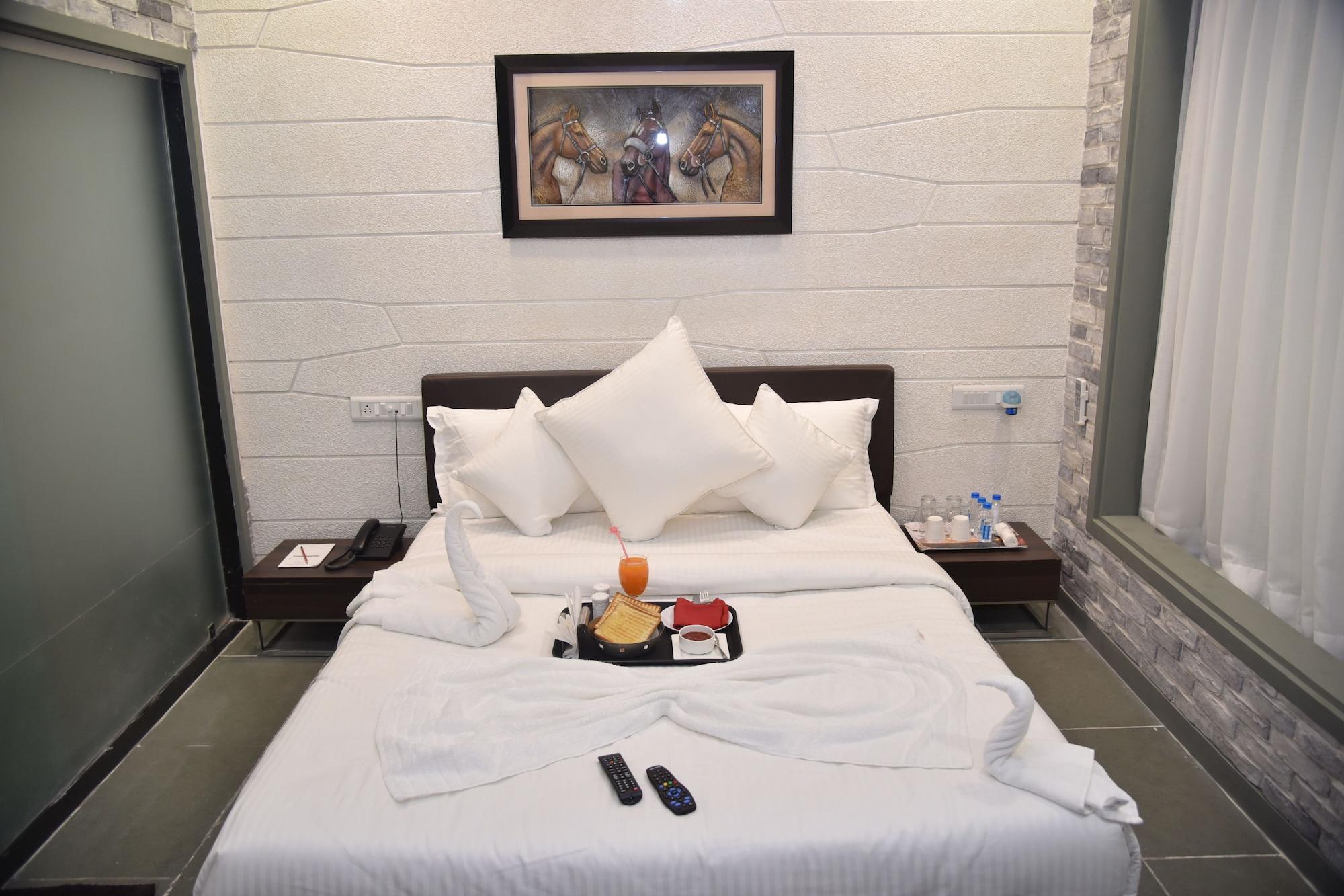 Tribecca Select Ahmedabad Hotel Exterior photo