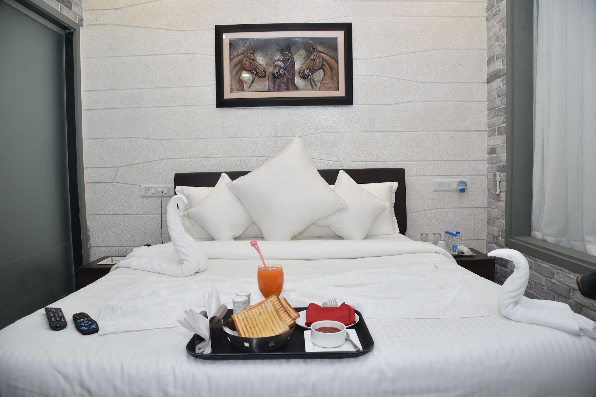 Tribecca Select Ahmedabad Hotel Exterior photo