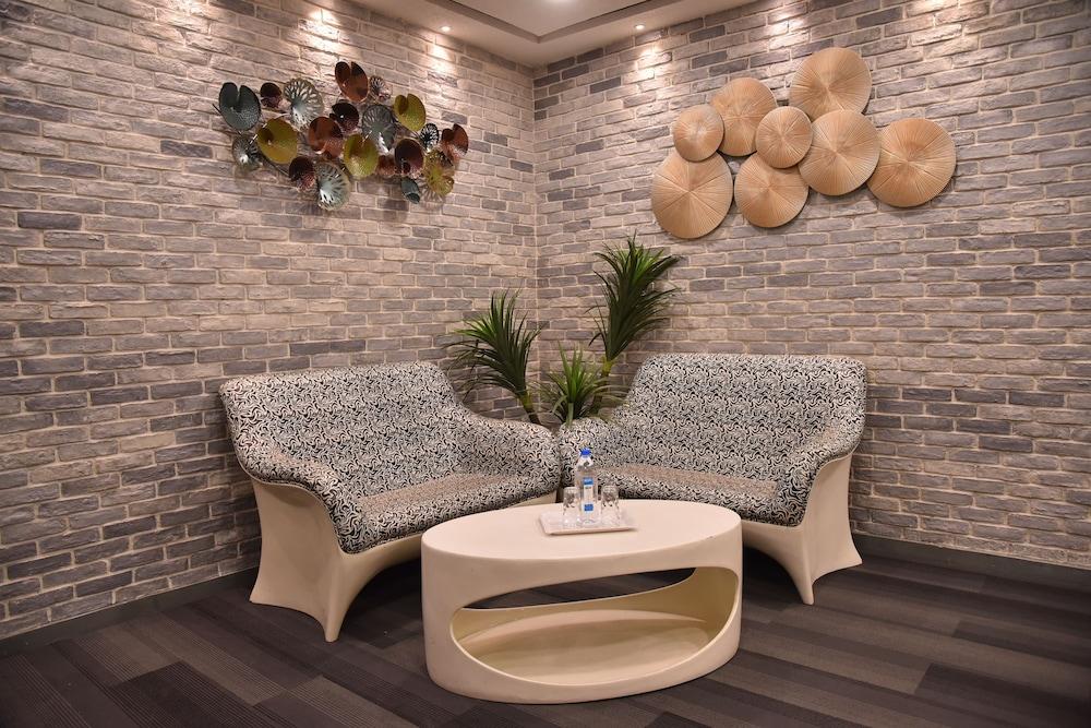 Tribecca Select Ahmedabad Hotel Exterior photo