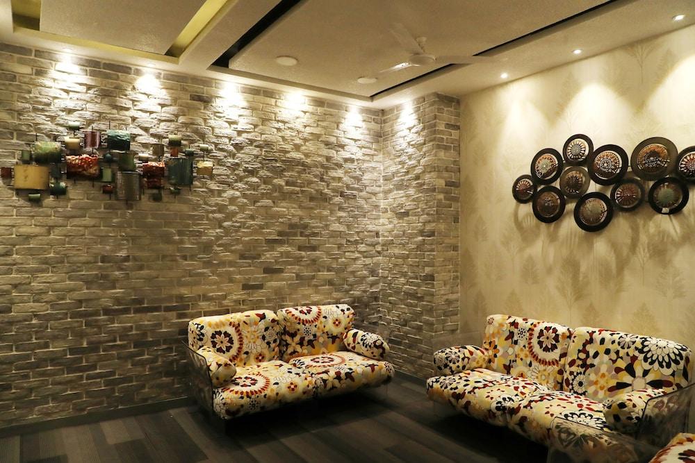 Tribecca Select Ahmedabad Hotel Exterior photo