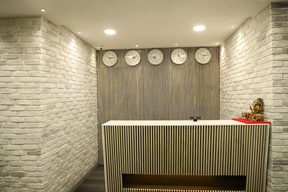 Tribecca Select Ahmedabad Hotel Exterior photo