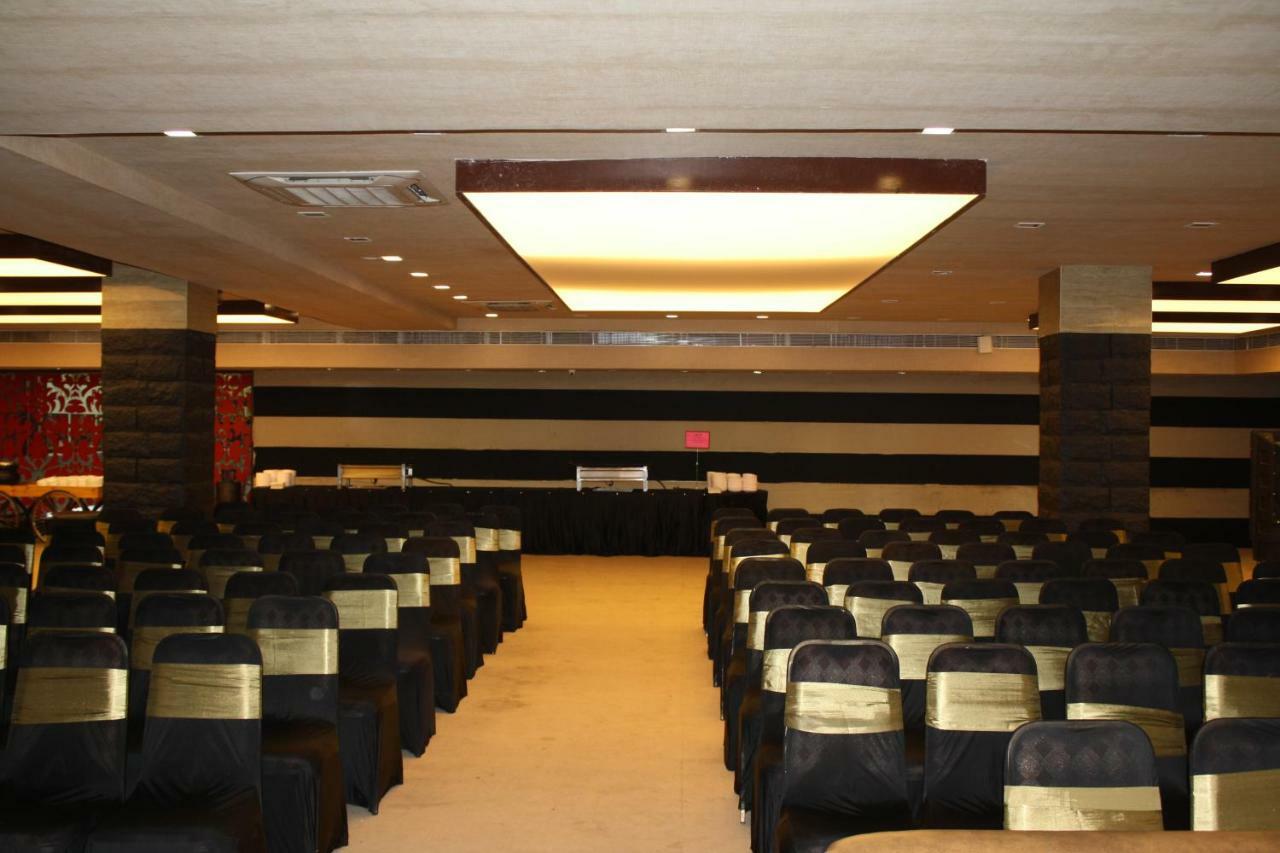 Tribecca Select Ahmedabad Hotel Exterior photo